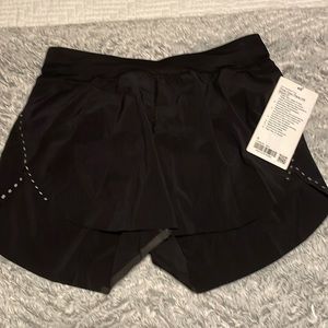 Lululemon Find your pace shorts 3” - NWT